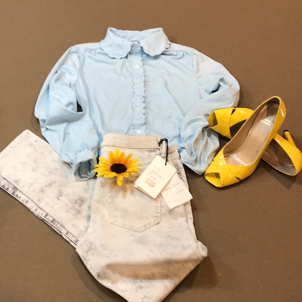 Vintage blouse W/dainty scalloped detail
